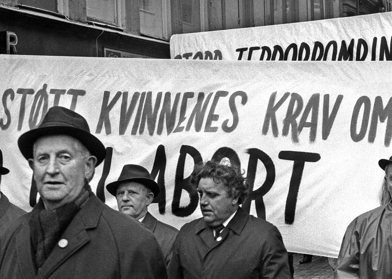 Mannfolk marsjerer til støtte for abortkravet 1. mai 1973.