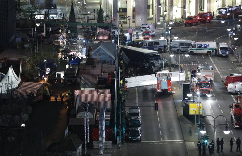 Minst 12 personer ble drept og rundt 50 skadd i Berlin mandag kveld. 