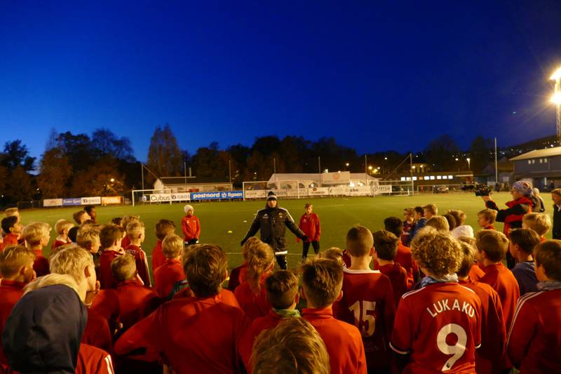 Tom Nordlie leder Skeids 12-åringer på Nordre Åsen. Han er opptatt av formidling som spillerne skjønner.