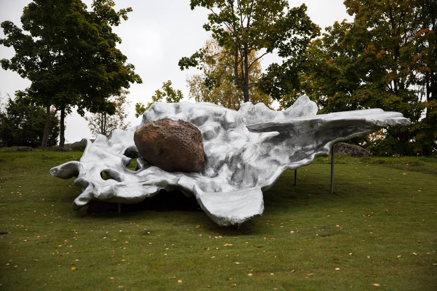 Skulpturen «14 - 7 – 2006» av den danske kunsteren Kirsten Ortwed.