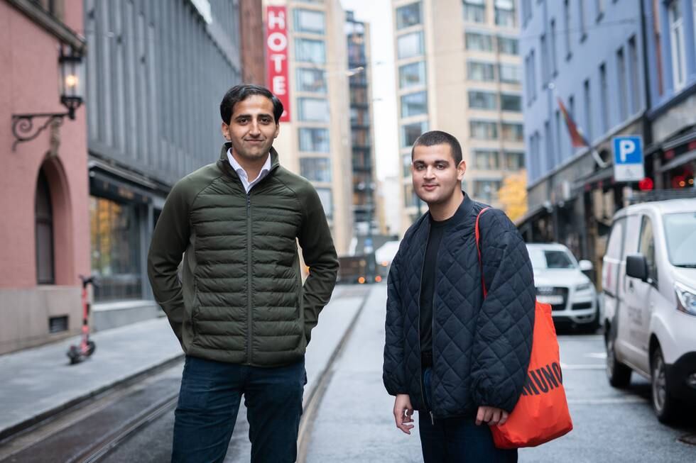 Oslo Høyres Hassan Nawaz og MDGs Rauand Ismail tar til orde for å få i gang arbeidet med en regnbueplass i Oslo. Kanskje her i Rosenkrantz' Gate?