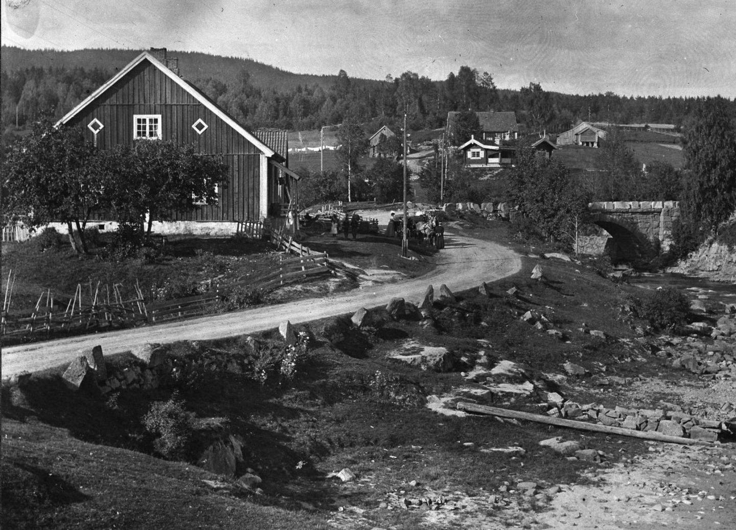 Arbeiderbolig for stangjernshammeren i Maridalen fotografert i 1902.
FOTO: ANDERS BEER WILSE/OSLO  BYARKIV