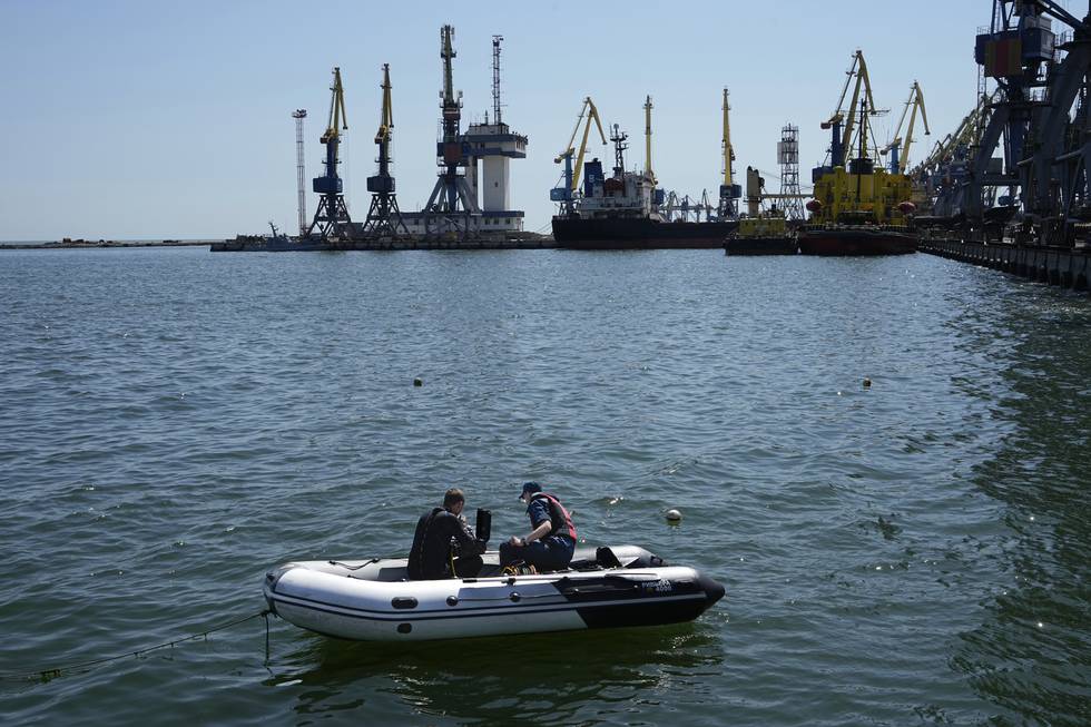 Russland krever en delvis opphevelse av sanksjonene for åpne ukrainske havner for eksport av korn. Her fra Mariupol, som er okkupert av russiske styrker. Arkivfoto: AP / NTB