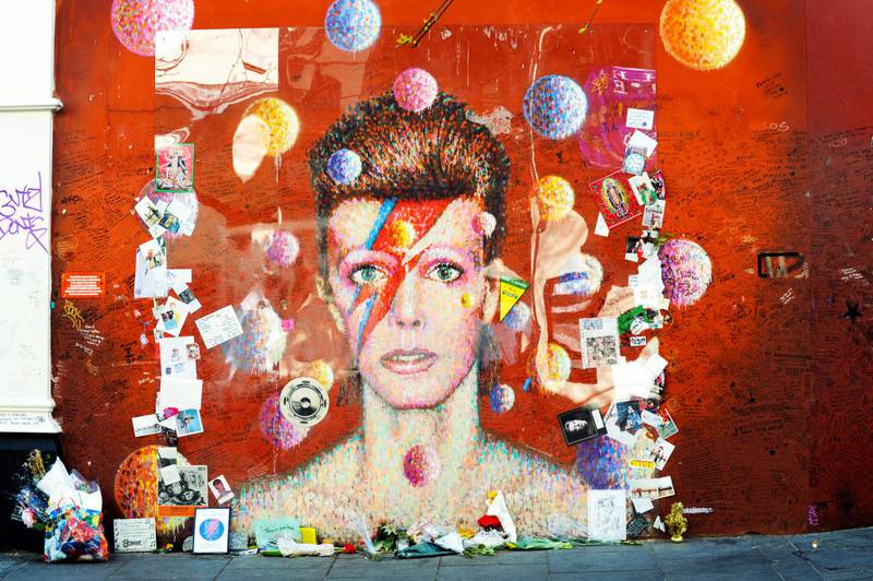 Rockens idoler får evig liv i musikkhovedstaden London. David Bowie hylles i Brixton. FOTO: THOMAS KOLBEIN BJØRK OLSEN