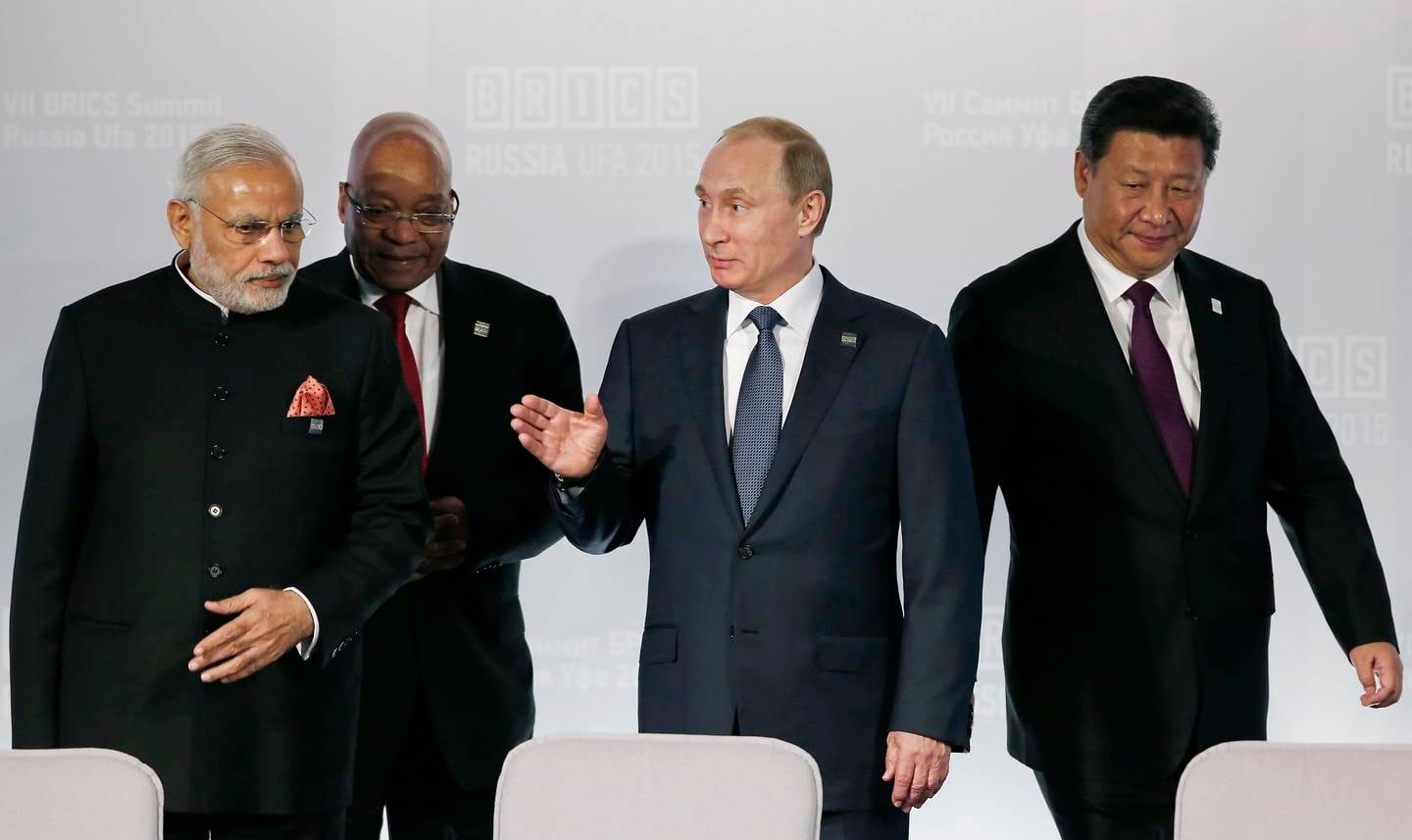 Fire av lederne i de såkalte Brics-landene på et møte i 2015. Fra venstre: Indias statsminister Narendra Modi, Sør-Afrikas president Jacob Zuma, Russlands president Vladimir Putin og Kinas president Xi Jinping.