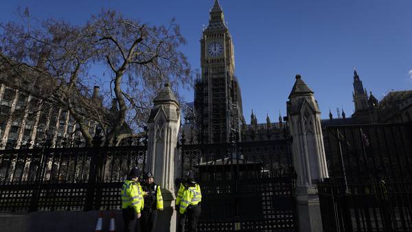 Overgrepssiktet britisk politiker løslatt mot kausjon