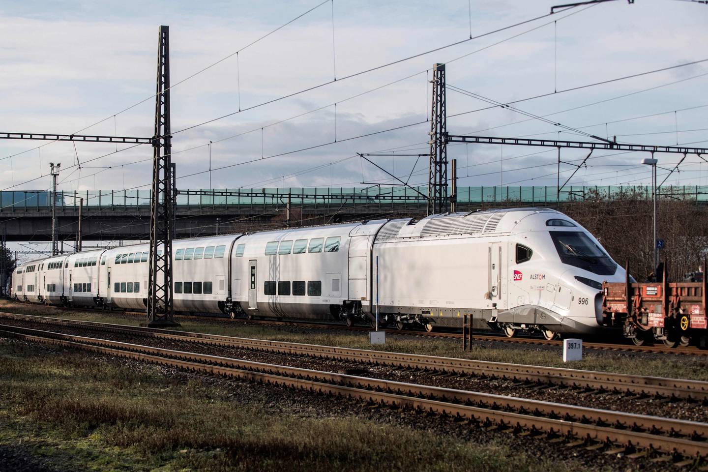Høyhastighetstoget Avelia Horizon, som nå brukes i blant annet Frankrike, har med sine to etasjer 20 prosent høyere kapasitet enn andre lignende tog. Likevel bruker toget 20 prosent mindre energi, ifølge Alstom.