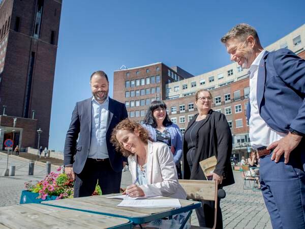 Signerte milliardavtale: Nå starter bygginga på Klemetsrud