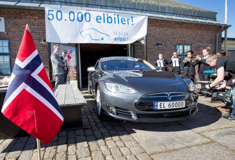 I fjor ble 50.000 elbiler på norske veier, markert. Snart er det dobbelt så mange.