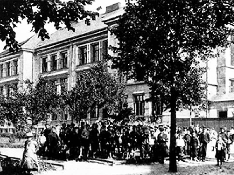 skole: Moss Folkeskole på Skarmyra ble innviet i 1891 og nedlagt i 2005. FOTO: UKJENT