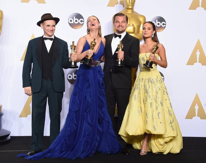 Oscar-nattas skuespillerkvartett: «Bridge of Spies»’ Mark Rylance (til venstre), Brie Larson («Room»), Leonardo DiCaprio («The Revenant») og Alicia Vikander («Den danske piken») etter utdelingen av de 88. Academy Awards i Los Angeles. FOTO: Jason Merritt/NTB scanpix