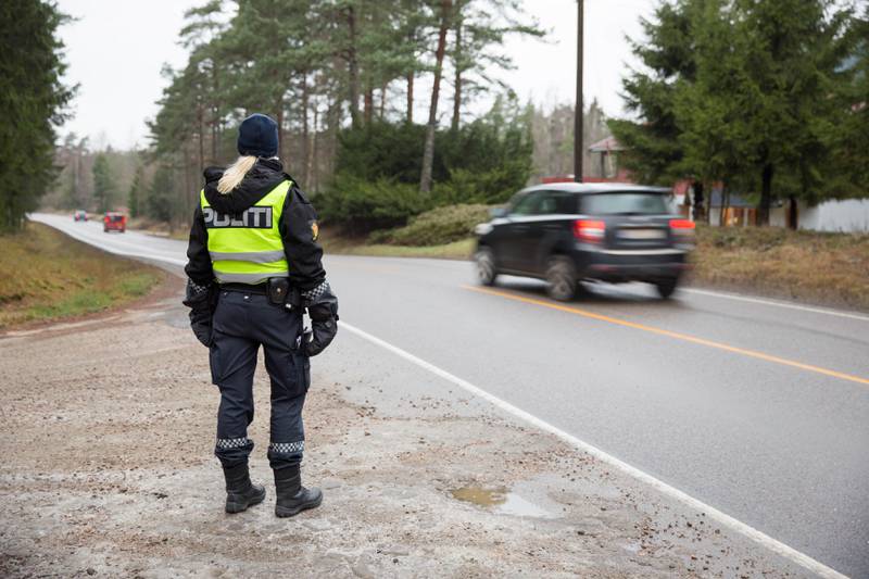Utrykningspolitiet (UP) i Østfold holdt kontroll ved Borge varde i Fredrikstad. Trafikk. Politi. Politiet. Trafikksikkerhet. Promille. Ruskjøring.

