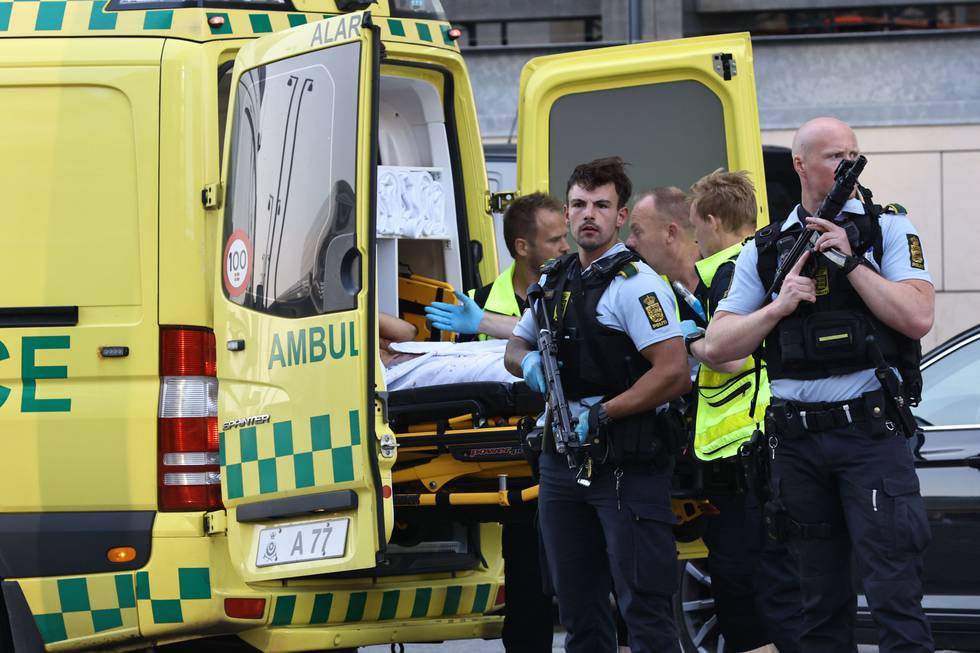 De fire som ble såret under masseskytingen på Field's-kjøpesenteret i København søndag, er nå utenfor livsfare, opplyser danske myndigheter. Foto: Ritzau / AP / NTB