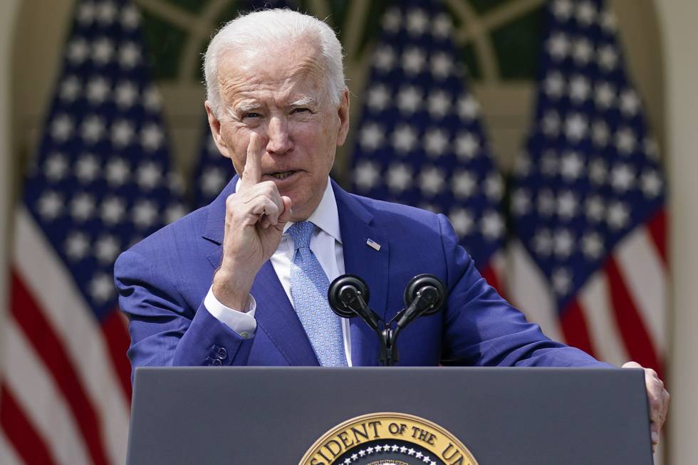 President Joe Biden presenterte torsdag flere forslag som skal stramme inn reguleringen av visse typer skytevåpen i USA. Foto: Andrew Harnik / AP / NTB
