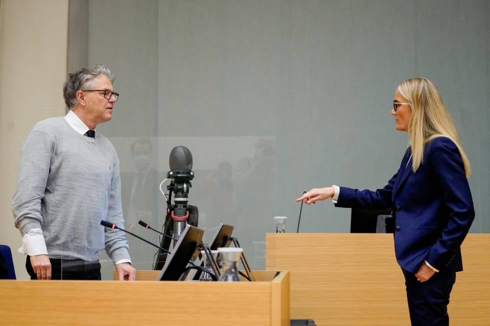 Forsvarer Øystein Storrvik og statsadvokat Hulda Karlsdottir under første dag av rettssaken der terrordømte Anders Behring Breivik begjærer seg prøveløslatt.