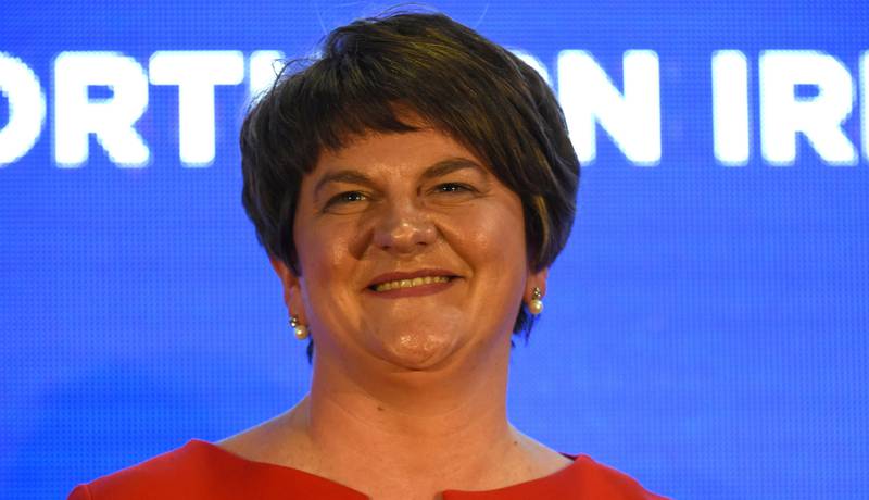 Arlene Foster leder DUP – et lite nordirsk parti som Theresa May er helt avhengig av. 