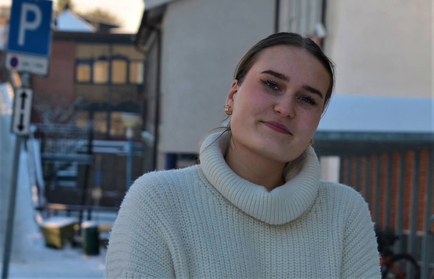 – Jeg oppfatter det som at lærerne mener vi har gått glipp av veldig mye, derfor må vi pushe på – og det gjør de! sier Glemmen-elev, Nora Bjerkeli Nilsen (17).