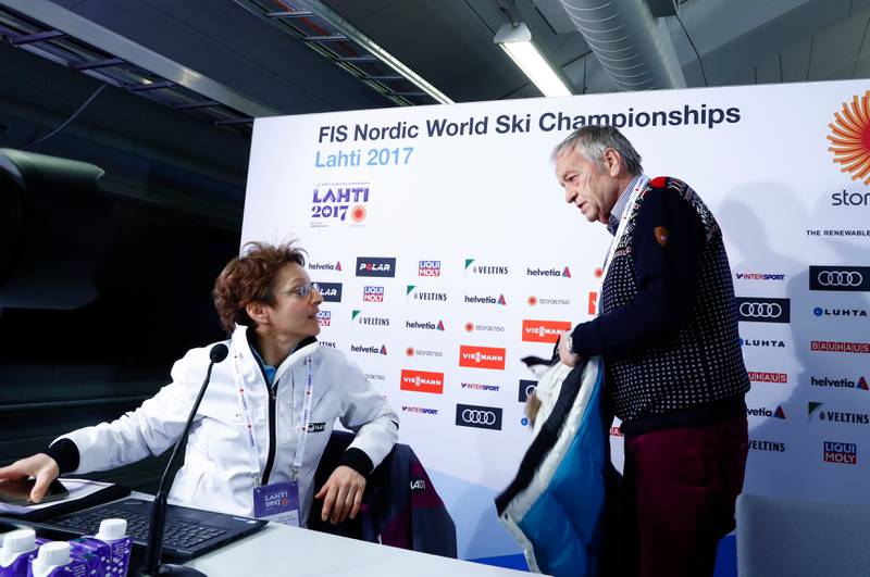 FIS generalsekretær Sarah Lewis og president i det internasjonale skiforbundet, Gianfranco Kasper under VM i Lahti.