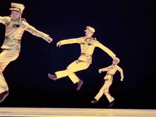 «North Korea Dance» avslører diktaturenes symbolske bruk av dans