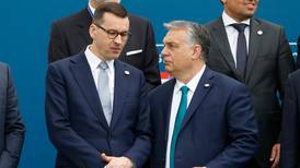 EU-landene enige om budsjett og koronapakke – Ungarn og Polen dropper veto