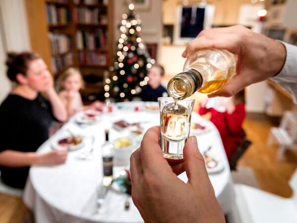 Flest kvinner dropper alkohol foran barna i jula