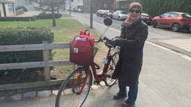 Bodil (66) savner parkering og er redd når hun sykler: - Må det virkelig kjendiser på vestkanten til for å bli hørt?