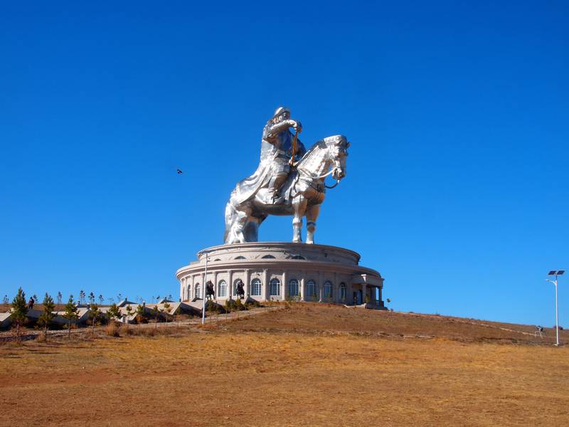 Djengis Khan-statuen utenfor Ulaanbaatar skal være verdens største rytterstatue.
