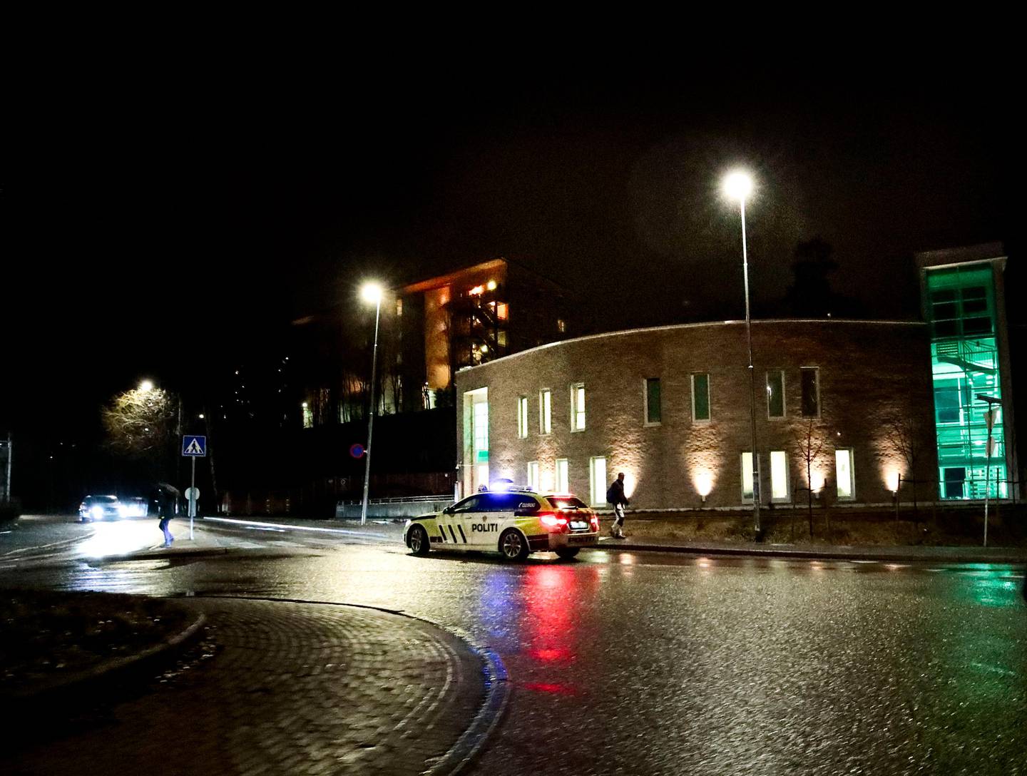 Oslo 20200111. 
Lørdag ettermiddag var venner og bekjente samlet i moskeen på Mortensrud i forbindelse med at en 21-åring ble drept på Prinsdal natt til lørdag.
Foto: Lise Åserud / NTB scanpix