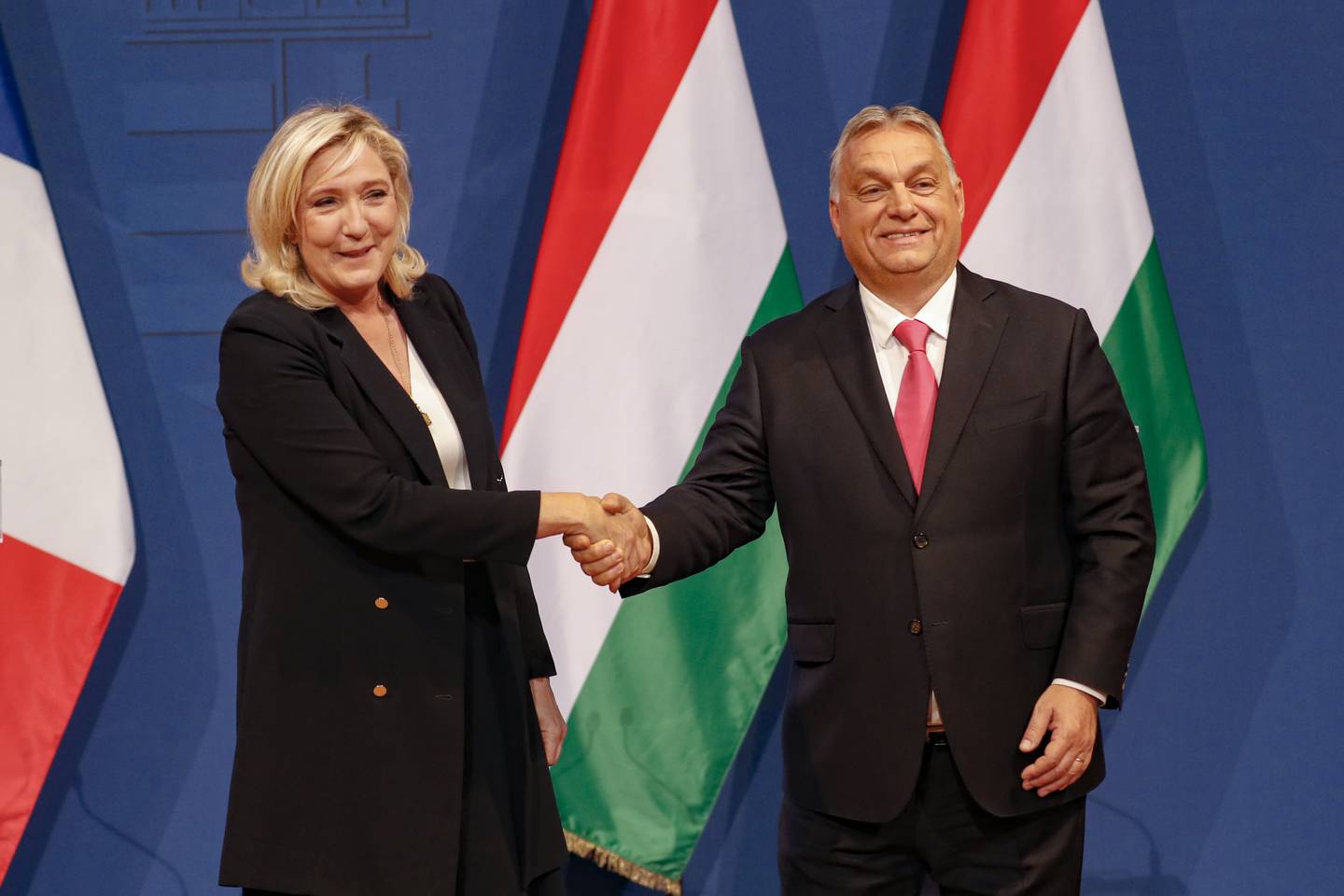 Marine Le Pen sammen med Ungarns statsminister Victor Orban i oktober 2021.