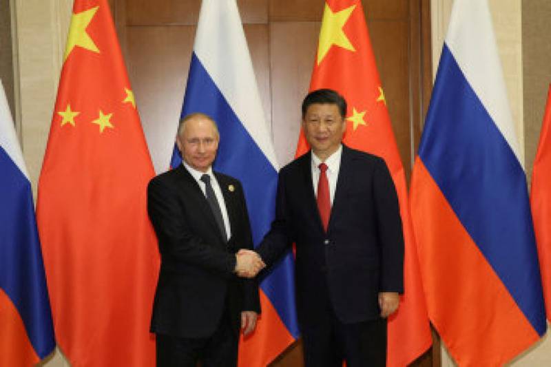 GODE VENNER: Kina og Russland inngår for tida både militære og økonomiske samarbeid. FOTO: NTB SCANPIX