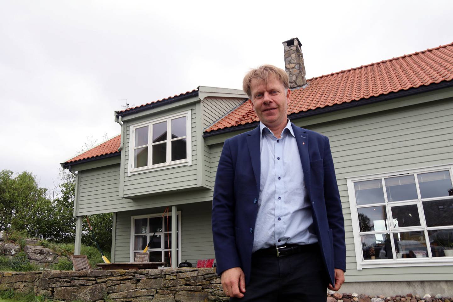 Nestleder i Fellesnemnda for Nye Stavanger, Jostein Eiane, foran egen bolig på Sokn. Foto: Stein Roger Fossmo