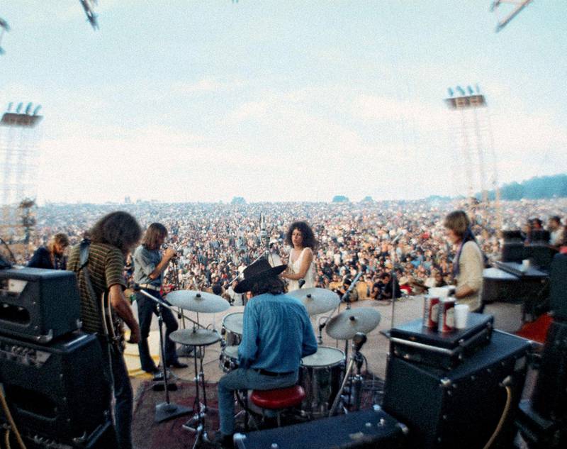 Jefferson Airplane skulle avsluttet lørdagskvelden på Woodstock, men kom omsider på scenen søndag morgen klokka åtte med det de da kalte «morning maniac music». FOTO: HENRY DILTZ/RHINO RECORDS