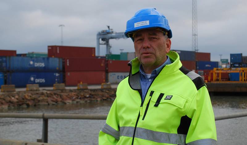 MILJØTILTAK: – Når vi graver opp og deponerer massene sikkert, så er det et godt miljøtiltak, sier havnedirektør Tore Lundestad.