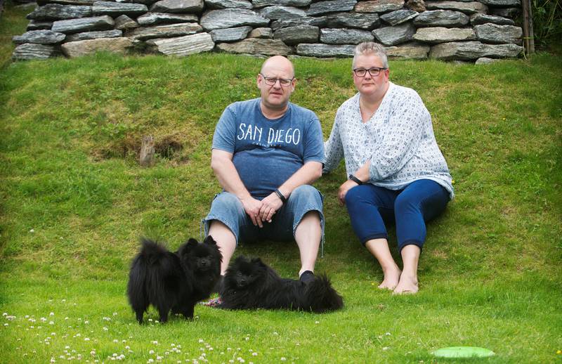 Roy og Monica Lund Schjetne har opplevd utallige nedturer etter at eldstesønnen Fredrik ble drept på Utøya for fem år siden. I dag sliter begge med posttraumatisk stress.