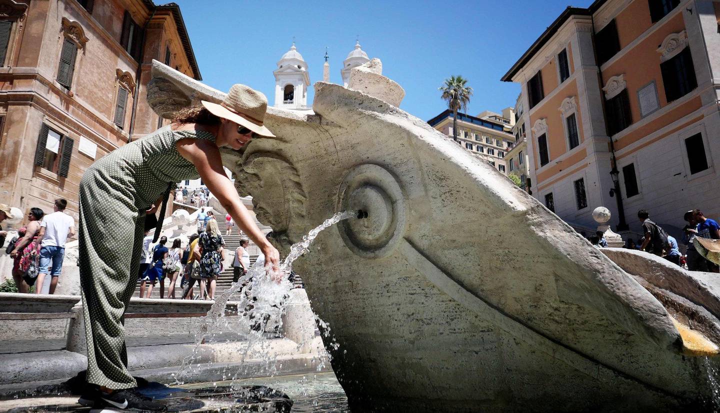vann: En vannfontene sentrum av i Roma under det som omtales som en tidlig hetebølge. FOTO: NTB SCANPIX