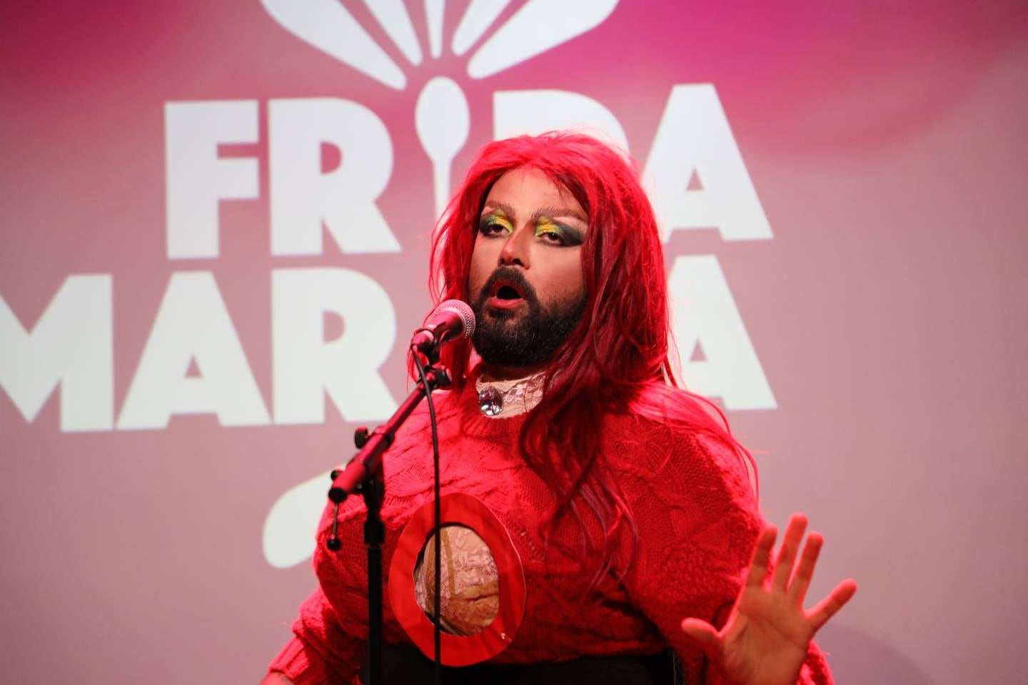 Frida Marida på scenen under et dragshow i Oslo på fredag.