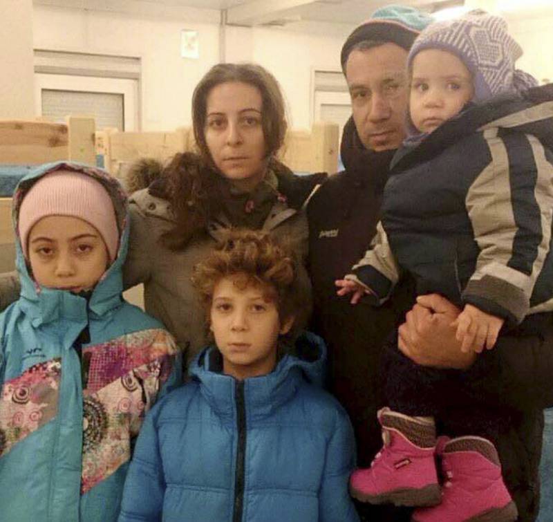 Foreldrene Dallia Asaad og Samer Wardeh frykter å bli sendt til Russland sammen med sine tre små barn. FOTO: PRIVAT
