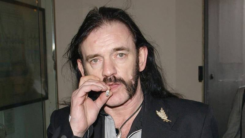 Død: Lemmy fra Motorhead rakk akkurat å bli 70 år. Dette bildet er fra MOJO Honours List Awards London i 2004. FOTO: AP Photo/PA, Ian West