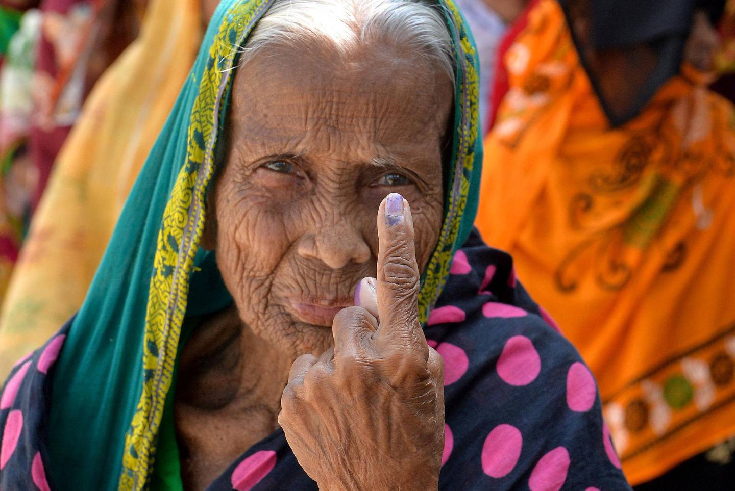 BLEKK: En kvinne har fått merket på at hun har stemt. FOTO: DIPTENDU DUTTA/NTB SCANPIX