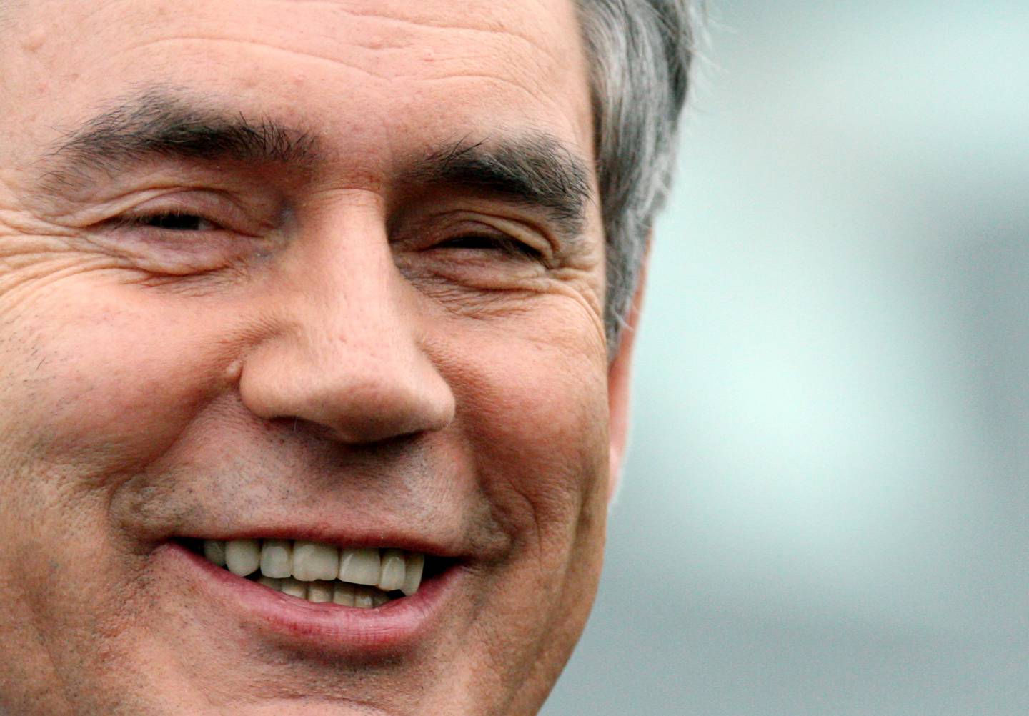 Gordon Brown fikk streng beskjed om å smile mer, men det hjalp ikke på populariteten.