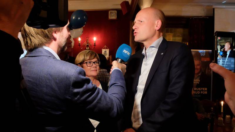 Det gikk de borgerliges vei fra første valgdagsmåling. Men Anders Werps mandat viste seg å ikke være like solid som Kristin Ørmen Johnsens.