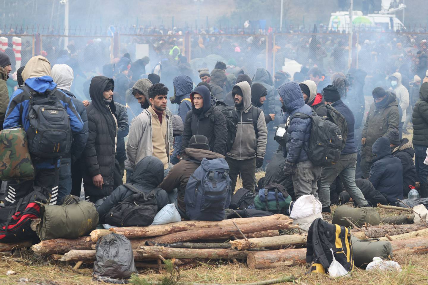 Migranter som vil krysse inn i Polen ved  Bruzgi-Kuznica-grenseovergangen  i Hviterussland.