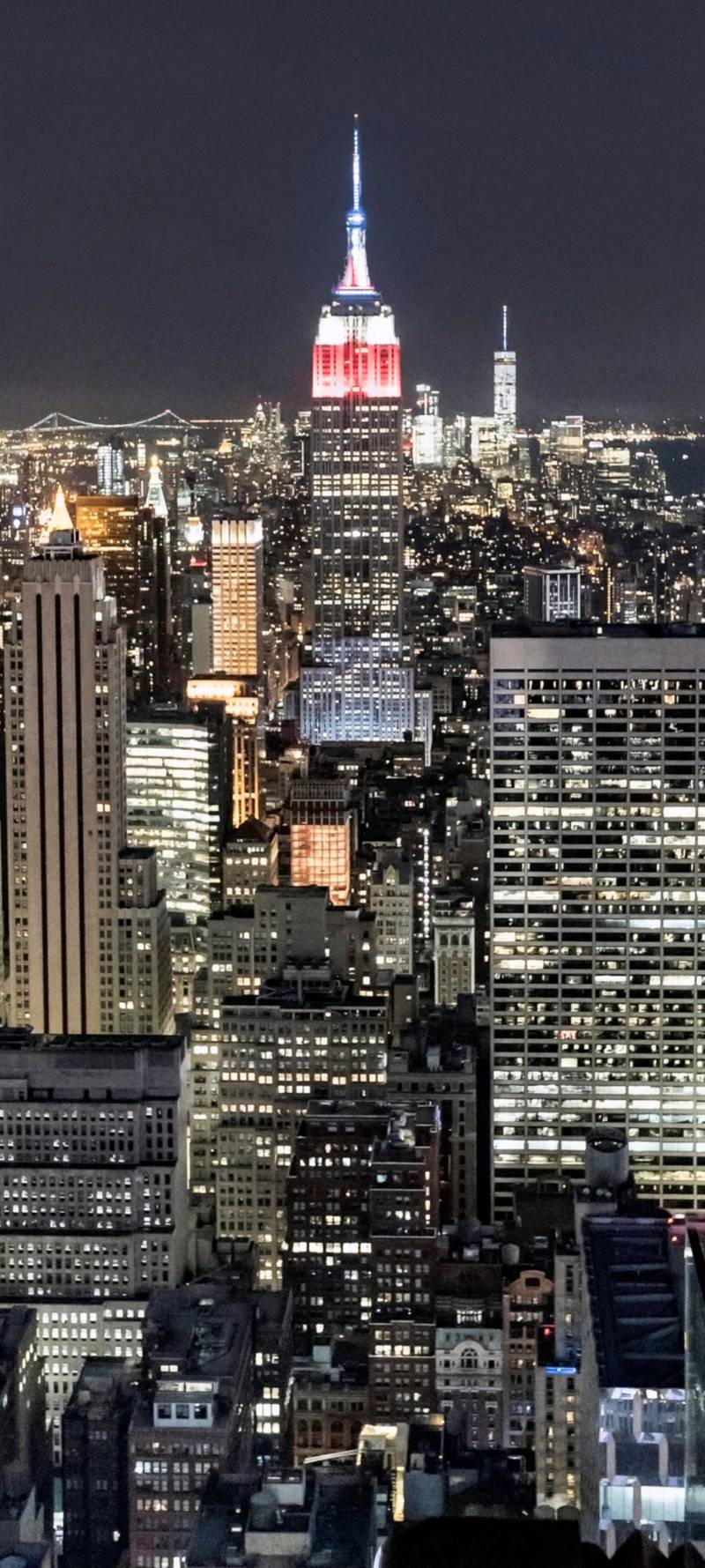 Skyskraperne er blant New Yorks severdigheter, både sett ovenfra og nedenfra. 