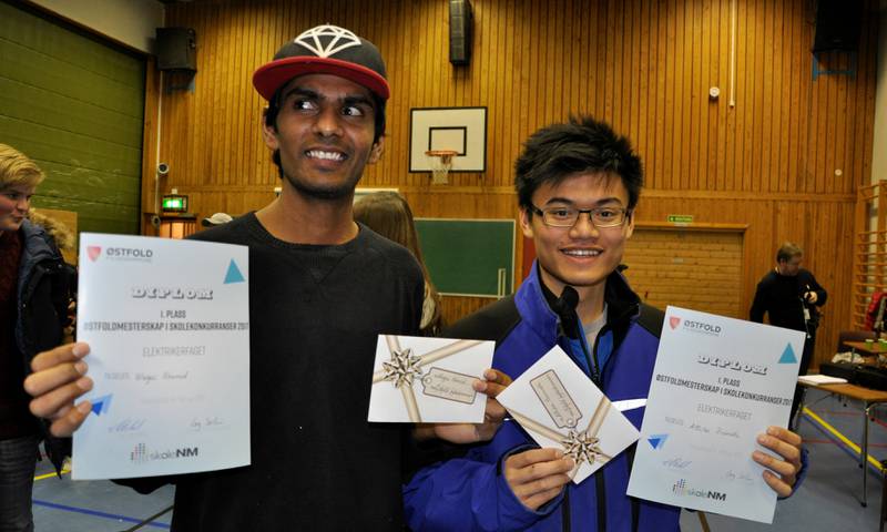 BEST: Wauas Ahmad (til venstre) og Attcha Prommetta fra Malakoff videregående skole gikk til topps i østfoldmesterskapet i elektrofag for videregående skoler. 			BEGGE FOTO: MARTIN NÆSS KRISTIANSEN