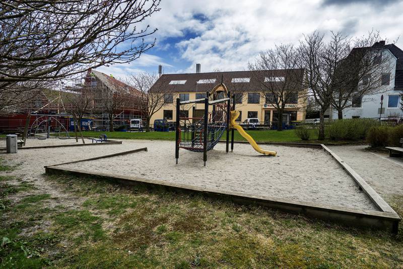 Lekeplassen ved Wang Toppidrett er én av de få lekeplassene på Våland. Nå har småbarnsfar Jarle Vinningland samlet inn over 300 underskrifter i et innbyggerinitiativ om ny lekeplass og oppgradering av de eksisterende. Foto: Roy Storvik