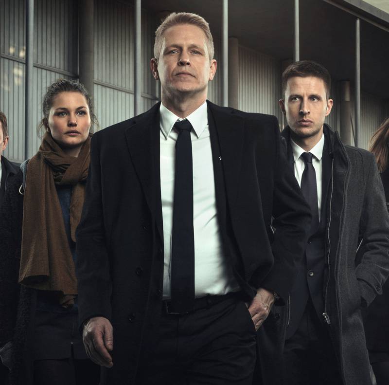 NRKs «Mammon 2», en typisk norsk moderne TV-serie, med hvite etnisk norske skuespillere i alle sentrale roller og norske rollefigurer i fokus.