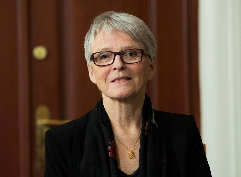Anne Enger, som ledet Likelønnskommisjonens arbeid for ti år siden, mener lønna i kvinnedominerte yrker må opp.