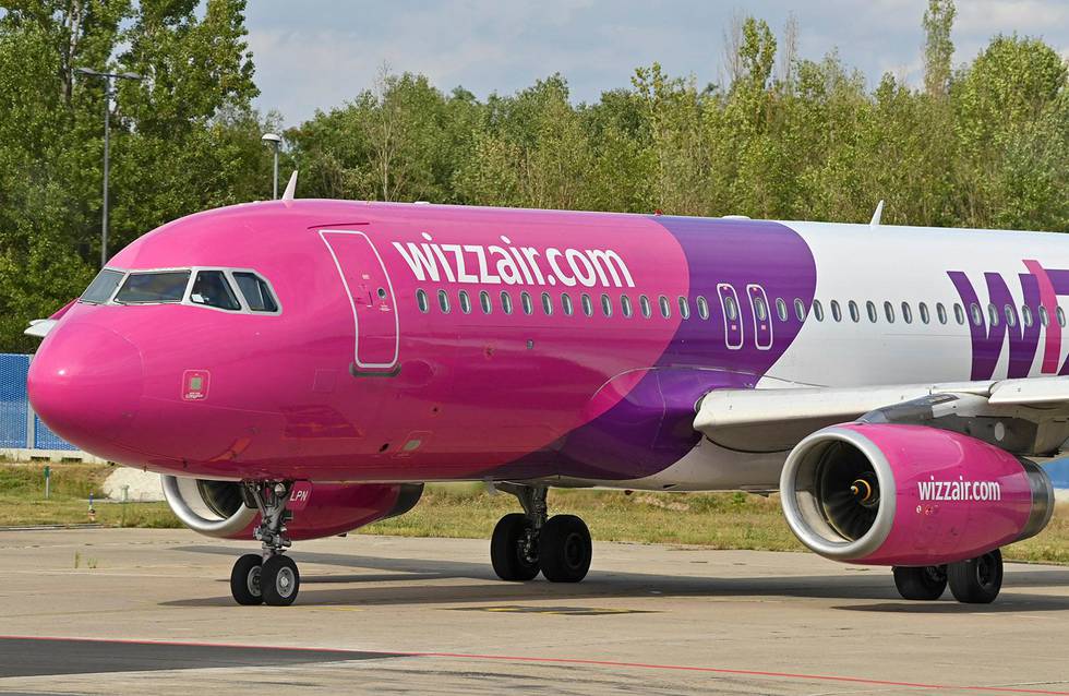 Schönefeld, Germany 20200824. A passenger plane of the Hungarian low-cost airline Wizz Air Hungary Ltd. is parked at Berlin-Schönefeld Airport.Foto: Patrick Pleul, DPA / NTB