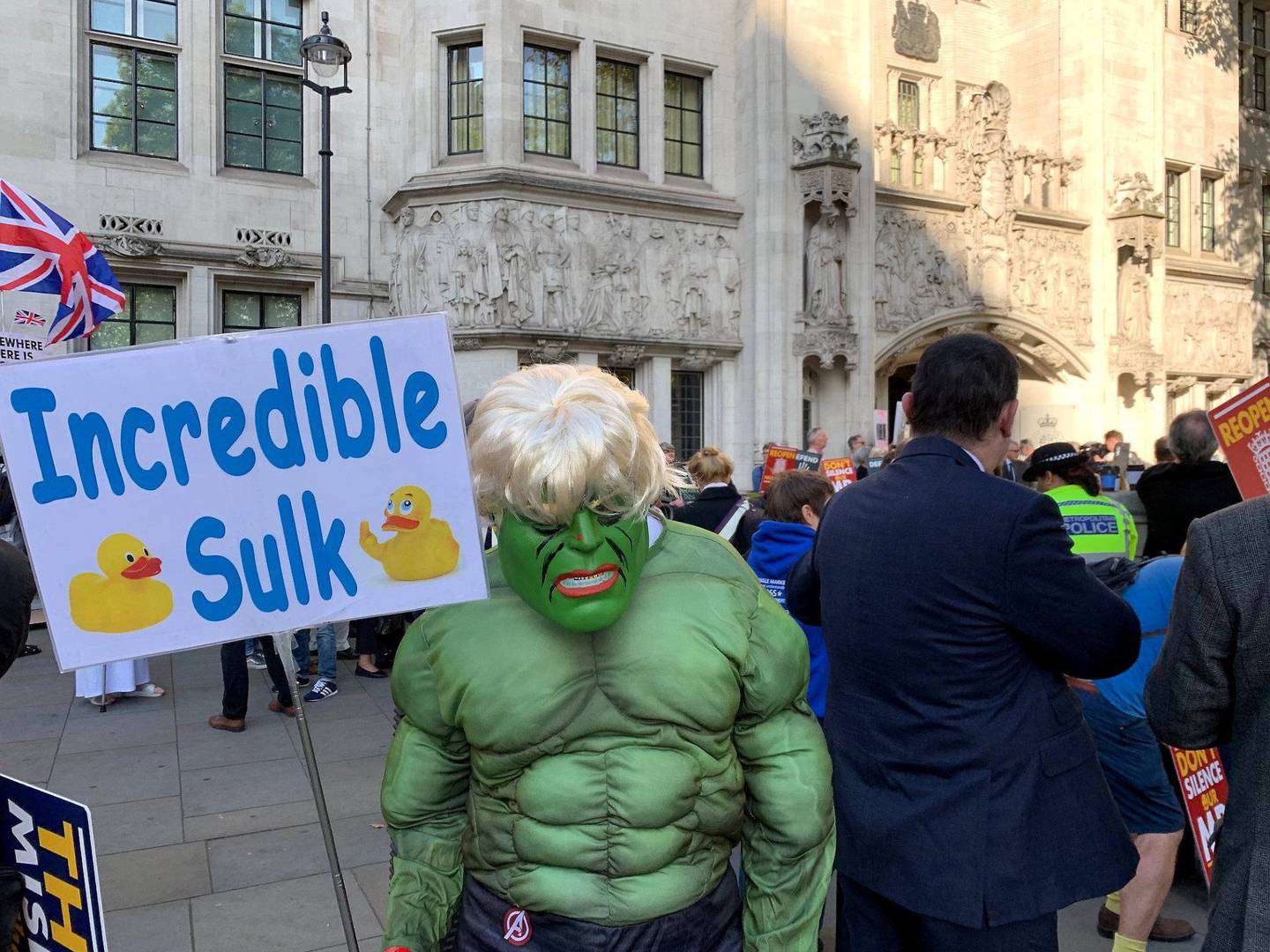 HULK: Statsminister Boris Johnson har sammenlignet Storbritannia med hulken i brexit-spørsmålet. Her en demonstrant utkledd som Hulken/Boris Johnson.