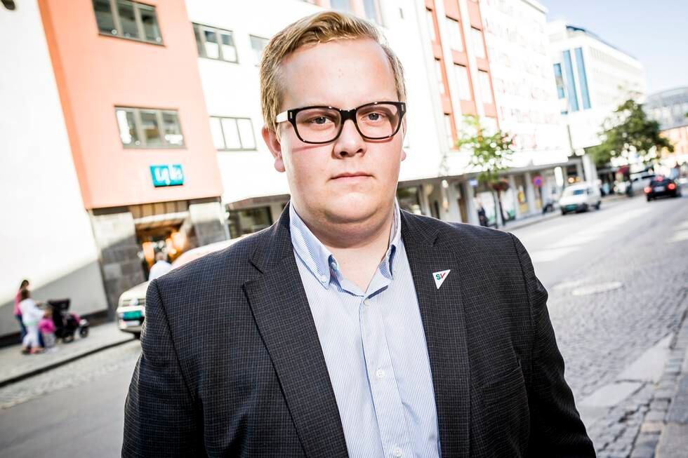 Eirik Faret Sakariassen har ledet Stavanger SVs arbeid med valgprogrammet. Tirsdag ble det presentert på SV-huset. Foto: Erik Holsvik